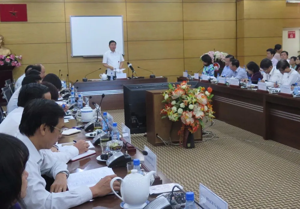 Bí thư Đinh La Thăng phát biểu chỉ đạo tại buổi làm việc với Sở GD&ĐT TP.HCM sáng 23-2. 