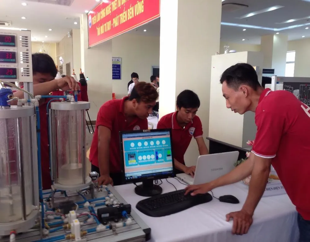 SV cần phải có kiến thức thực tiễn và kinh nghiệm 