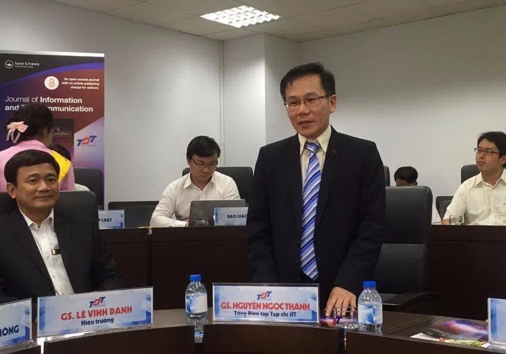 S Nguyễn Ngọc Thành (đứng) được bổ nhiệm Tổng biên tập tạp chí JIT