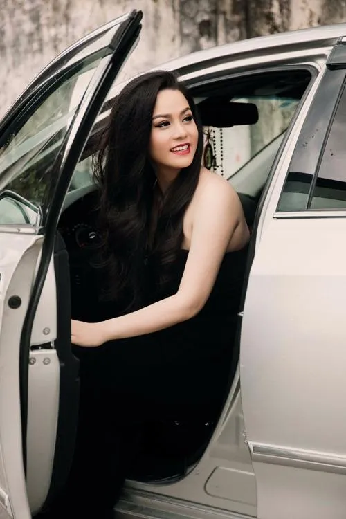 Nhật Kim Anh gặp tai nạn khi đi Bến Tre biểu diễn ảnh 5 Nhật Kim Anh và chiếc xe hơi