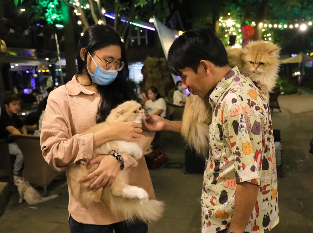 Không chỉ giúp tạo không gian vui chơi trong dịp nghỉ lễ, buổi giao lưu còn là dịp để những người cùng chung sở thích nuôi động vật chia sẻ kinh nghiệm chăm sóc. Và hơn hết, cùng nhau lan tỏa được thông điệp yêu thương và bảo vệ động vật đến cộng đồng.