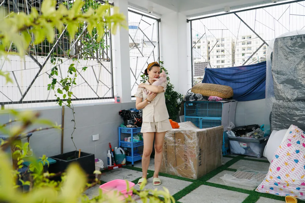 &quot;Vương quốc&quot; riêng dành cho những chú mèo sinh sống là khoảng sân thượng 50m2, được chị Dung trang bị đầy đủ mái che, máy sưởi, máy dọn vệ sinh, khử mùi.