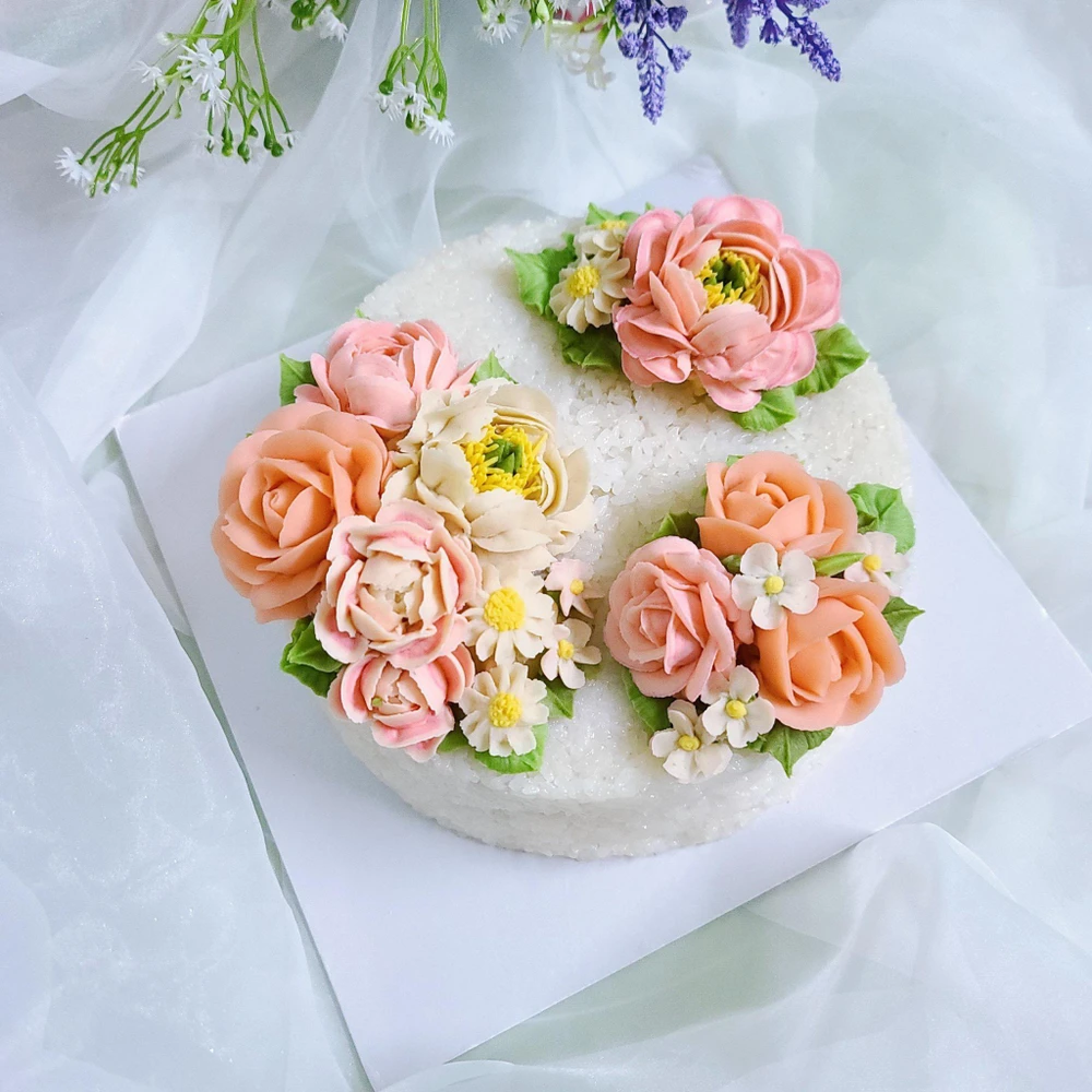 Bánh hoa xôi của chị Hà được nhiều khách hàng yêu thích đặt trong các dịp lễ, tiệc cưới hỏi, sinh nhật...