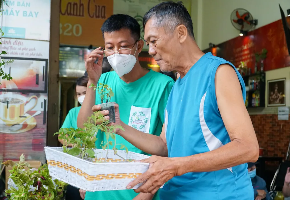 Chợ sẽ bắt đầu từ 8 giờ sáng và sẽ trao đổi mua bán trong khoảng 2-3 tiếng đồng hồ. Chợ sẽ bắt đầu từ 8 giờ sáng và sẽ trao đổi mua bán trong khoảng 2-3 tiếng đồng hồ.