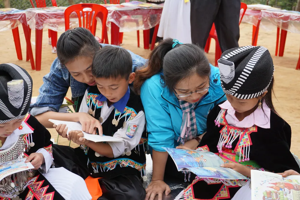 Tại các điểm thư viện, không phải gửi sách một lần mà sẽ tiến hành gửi bổ sung. Thời gian từ 6 tháng đến 1 năm sẽ được cập nhật thêm sách mới để phục vụ việc đọc cho các em. Tại các điểm thư viện, không phải gửi sách một lần mà sẽ tiến hành gửi bổ sung. Thời gian từ 6 tháng đến 1 năm sẽ được cập nhật thêm sách mới để phục vụ việc đọc cho các em.