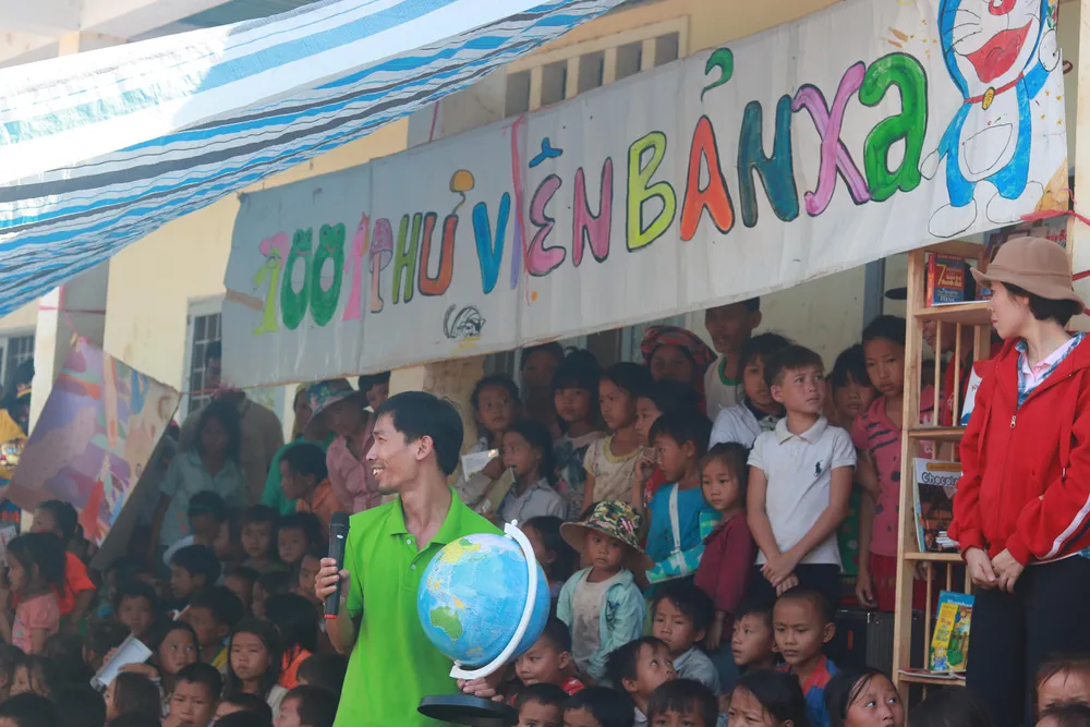 Anh Tú Anh quan niệm, ở đâu có sách ở đó có thư viện, thế nên cách hoạt động của nhóm khá đơn giản, không cần xây dựng, chỉ cần tìm những điểm nào cần sách, mang sách đến là thành nơi học tập, đọc sách cho những người cần. Anh Tú Anh quan niệm, ở đâu có sách ở đó có thư viện, thế nên cách hoạt động của nhóm khá đơn giản, không cần xây dựng, chỉ cần tìm những điểm nào cần sách, mang sách đến là thành nơi học tập, đọc sách cho những người cần.