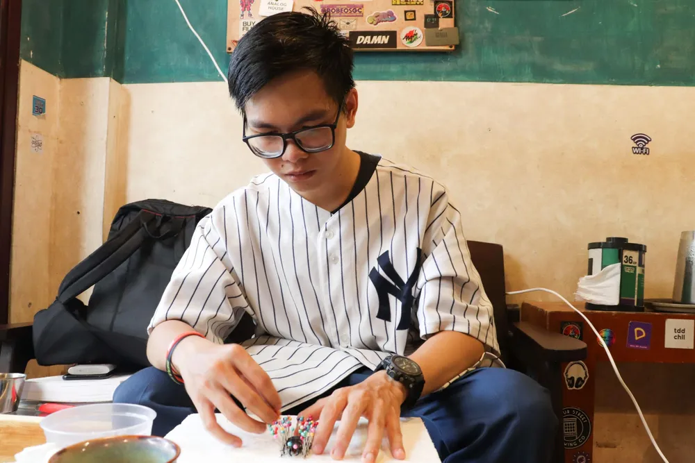 Anh Kiệt có niềm đam mê đặc biệt với bọ cánh cứng bởi sự độc đáo và đa dạng về hình dáng, chủng loại. Kiệt mong muốn gìn giữ sự đa dạng sinh học của loài bọ cánh cứng qua việc sưu tầm tiêu bản của chúng. Anh Kiệt có niềm đam mê đặc biệt với bọ cánh cứng bởi sự độc đáo và đa dạng về hình dáng, chủng loại. Kiệt mong muốn gìn giữ sự đa dạng sinh học của loài bọ cánh cứng qua việc sưu tầm tiêu bản của chúng.