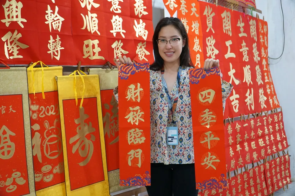 Trên liễn thường sẽ thể hiện những câu đối mang thông điệp tốt lành như tứ quý bình an, tài lộc lâm môn, tiền tài quảng tiến mãn đường lạc- phúc thọ tề lai hạp gia hoan…