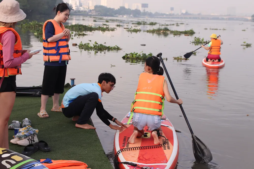 Đối với những du khách lần đầu thử loại hình này sẽ vô cùng sợ hãi trước khi bước xuống SUP, tuy nhiên vượt qua được khoảnh khắc này sẽ cảm thấy mạnh dạn ngay, tự tin để khám phá. Đối với những du khách lần đầu thử loại hình này sẽ vô cùng sợ hãi trước khi bước xuống SUP, tuy nhiên vượt qua được khoảnh khắc này sẽ cảm thấy mạnh dạn ngay, tự tin để khám phá.