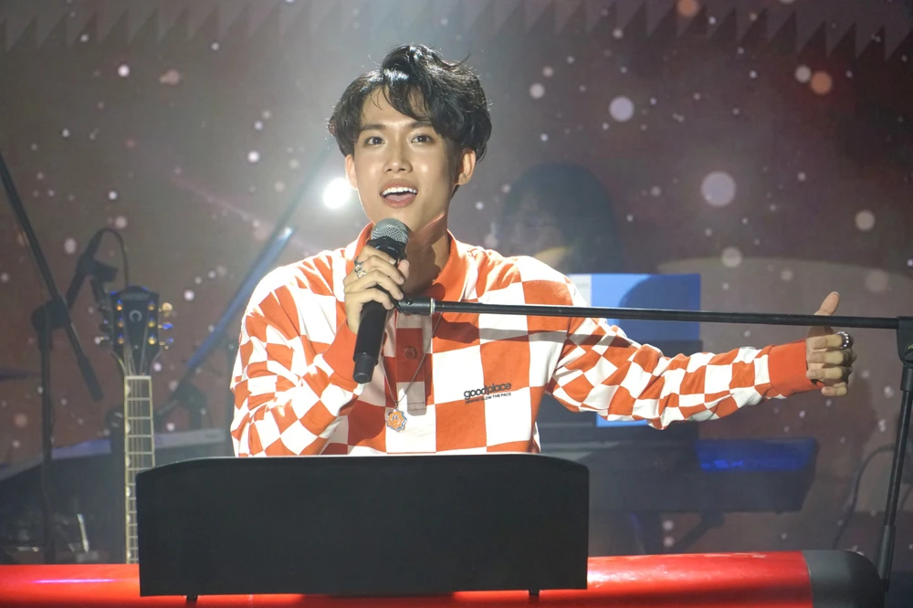 Sau thành công ở show diễn "Nắng hạ", nam ca sĩ sẽ tiếp tục t hực hiện các đêm nhạc miễn phí khác nằm trong chuỗi dự án của mình. Ảnh: NHẬT DIỄM