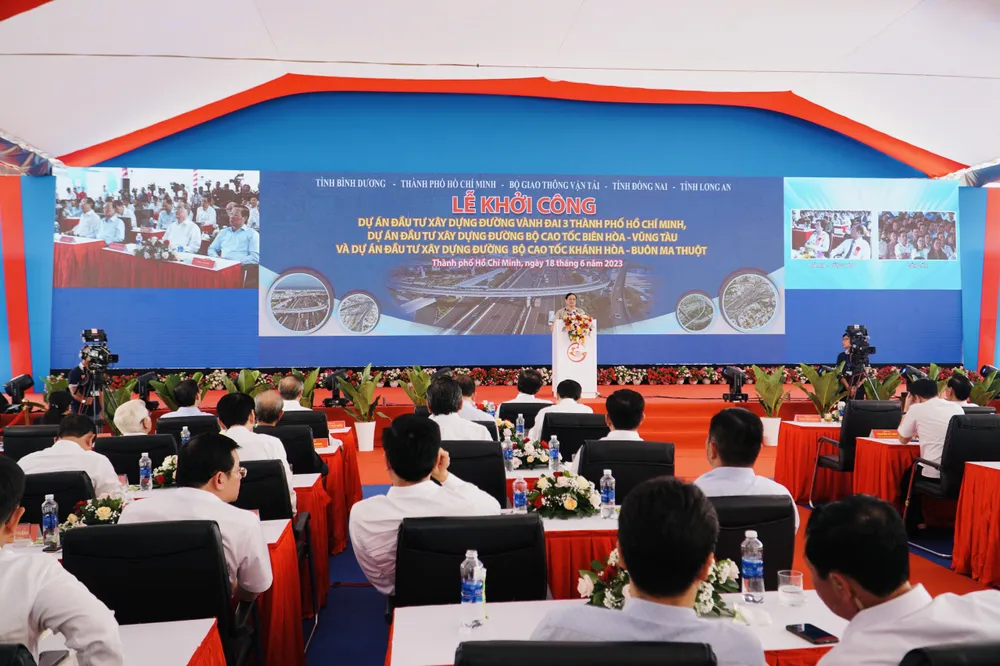 Khởi công dự án đầu tư xây dựng đường vành đai 3 Khởi công dự án đầu tư xây dựng đường vành đai 3