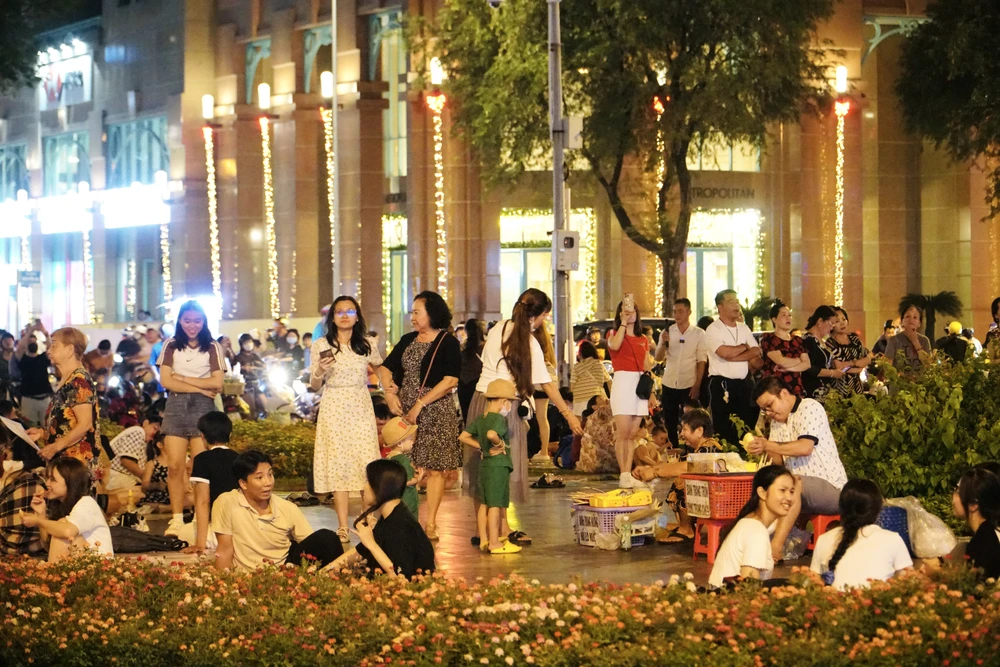 4- Nha-tho-Duc-Ba-ruc-sang-du-dang-tu-sua.jpg