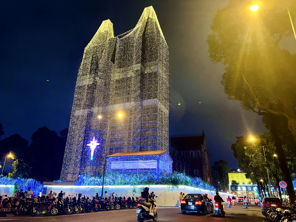 anh thum- nha-tho-Duc-Ba-ruc-sang-du-dang-tu-sua.jpg