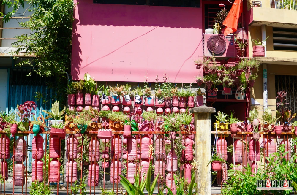 Căn nhà màu hồng