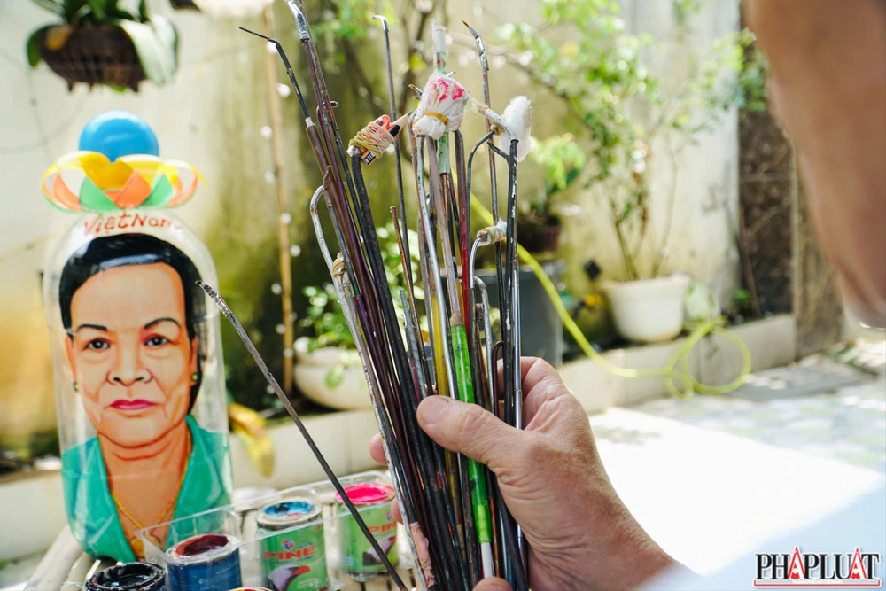  10 - chan-dung-trong-chai .jpg