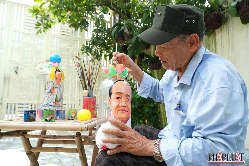  12 - chan-dung-trong-chai .jpg