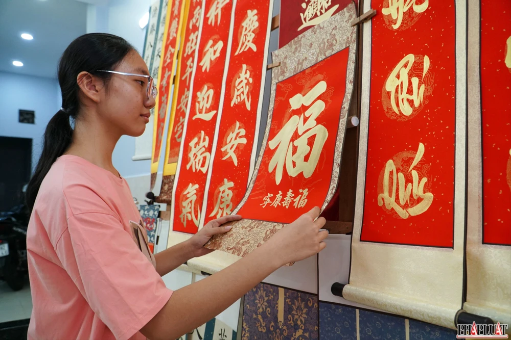 Liễn có nhiều loại, người kinh doanh buôn bán thường chọn loại 7 chữ, người xin chữ cầu may, bình an trong gia đình thường chọn loại 4 chữ.