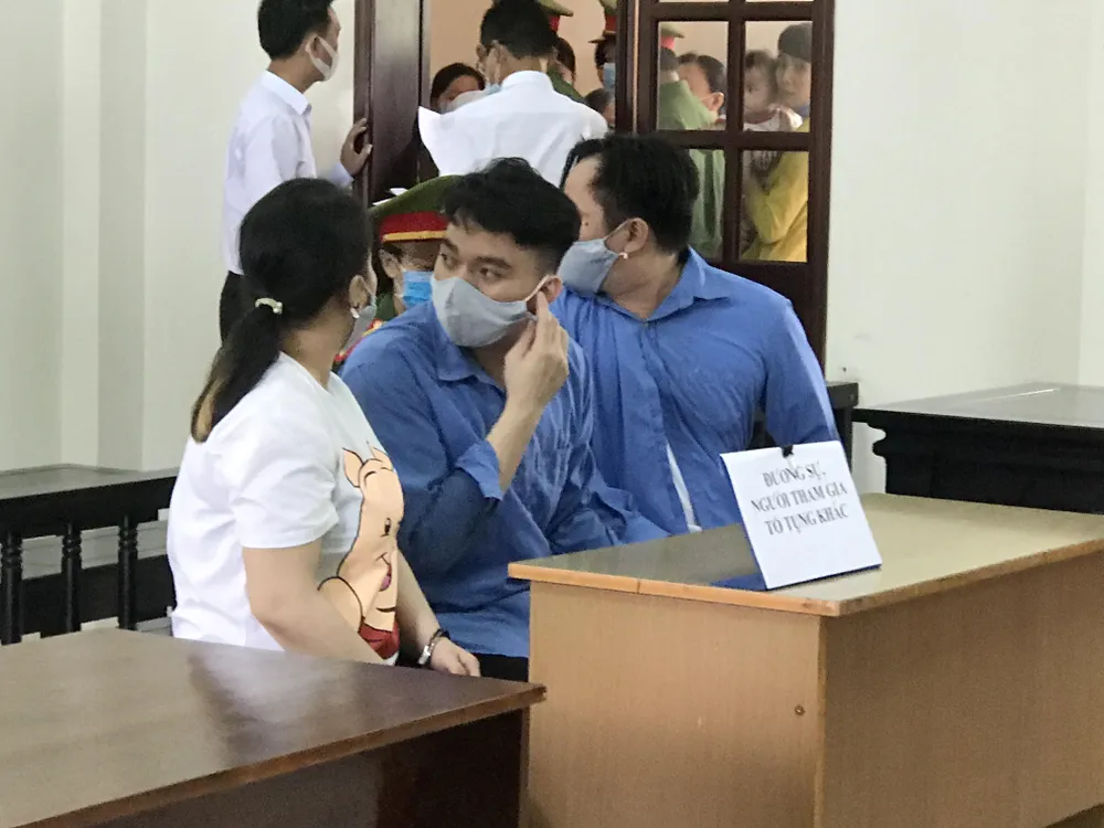 Bình Chánh: Xử 3 bị cáo tra tấn cô gái đến sảy thai ảnh 1 Bình Chánh: Xử 3 bị cáo tra tấn cô gái đến sảy thai ảnh 1