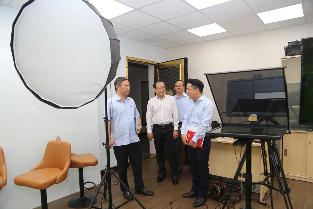 Phó Chủ tịch Dương Anh Đức tại phòng studio của báo Pháp Luật TP.HCM. Ảnh: HOÀNG GIANG Phó Chủ tịch Dương Anh Đức tại phòng studio của báo Pháp Luật TP.HCM. Ảnh: HOÀNG GIANG