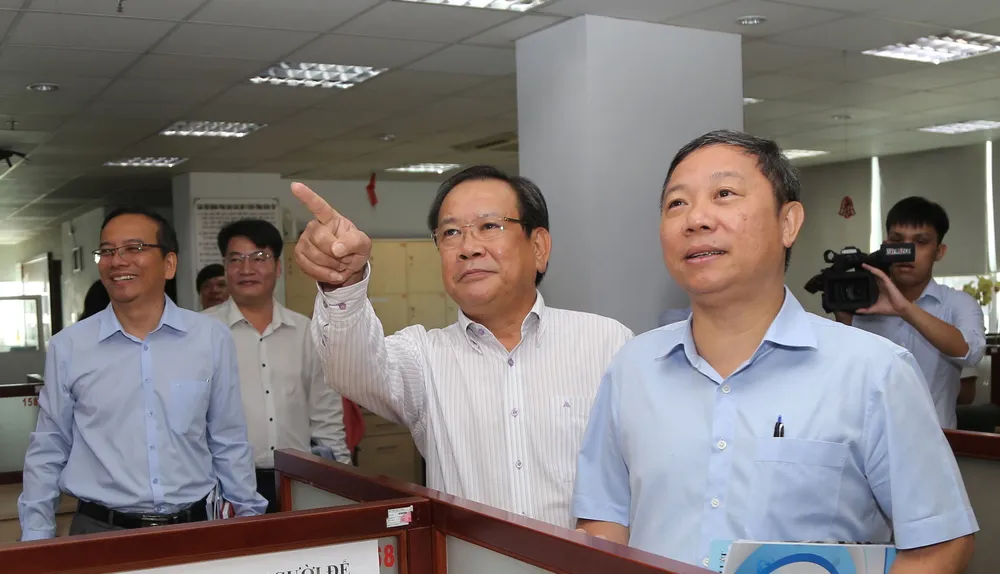 Phó Chủ tịch UBND TP.HCM Dương Anh Đức tham quan tòa soạn báo Pháp Luật TP.HCM. Ảnh: HOÀNG GIANG Phó Chủ tịch UBND TP.HCM Dương Anh Đức tham quan tòa soạn báo Pháp Luật TP.HCM. Ảnh: HOÀNG GIANG