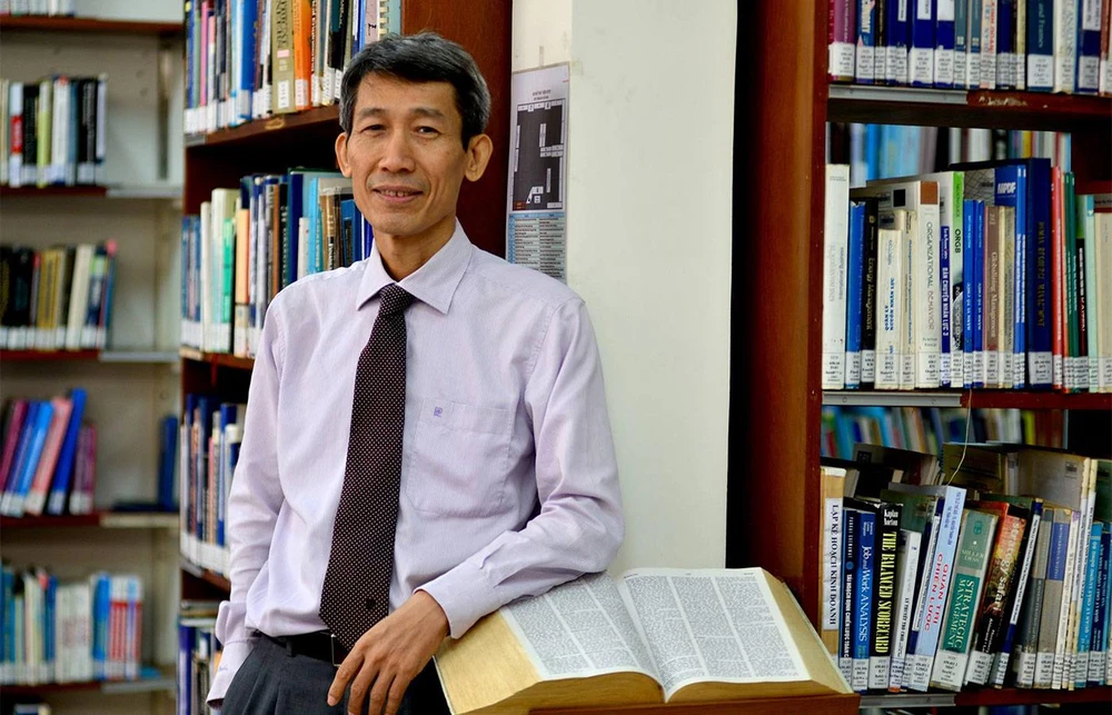 PGS.TS Phạm Duy Nghĩa, Viện trưởng VIART (Giảng viên cao cấp Trường Chính sách công và Quản lý Fulbright – Đại học Fulbright Việt Nam). Ảnh: FULBRIGHT.EDU.VN