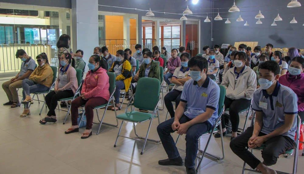 Người khiếm thị tham gia khóa đào tạo tại trường Đại học Văn Lang. Ảnh: DƯƠNG HOÀNG