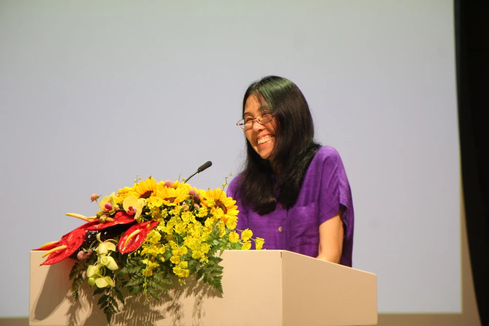 GS. Xuan Thao-Nguyen, giám đốc Trung tâm Luật Châu Á, Trường Luật, ĐH Washington, Hoa Kỳ trình bày tham luận tại hội thảo.