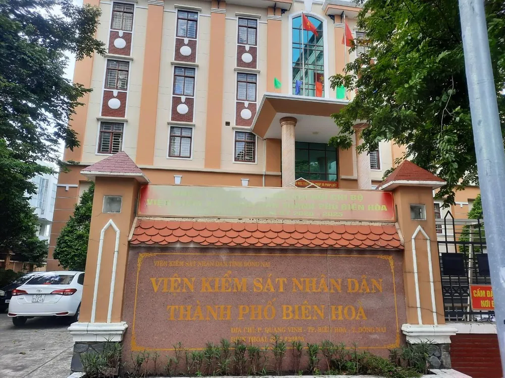 Đại diện VKSND TP Biên Hòa khẳng định Cơ quan CSĐT Công an TP Biên Hòa đã khởi tố vụ án vào “khoảng tháng 6”. Ảnh: MINH CHUNG