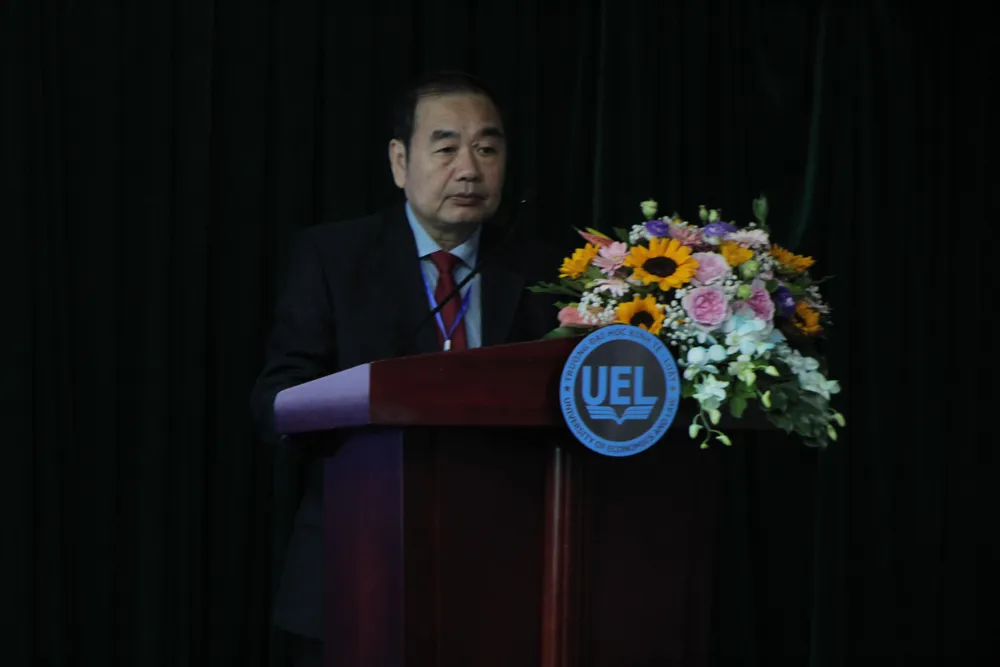 PGS.TS Lê Vũ Nam phát biểu khai mạc buổi hội thảo. ẢNH: DƯƠNG HOÀNG PGS.TS Lê Vũ Nam phát biểu khai mạc buổi hội thảo. ẢNH: DƯƠNG HOÀNG