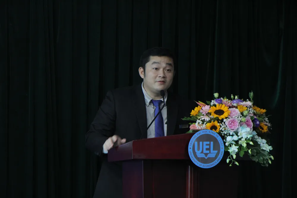 TS Đào Gia Phúc trình bày tham luận vấn đề khung pháp lý của carbon xanh tại Việt Nam và quốc tế. Ảnh: DƯƠNG HOÀNG TS Đào Gia Phúc trình bày tham luận vấn đề khung pháp lý của carbon xanh tại Việt Nam và quốc tế. Ảnh: DƯƠNG HOÀNG