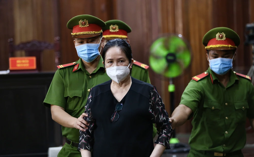 Bà Bùi Thị Lệ Phi tại phiên tòa sáng nay (14-2). Ảnh: HOÀNG GIANG