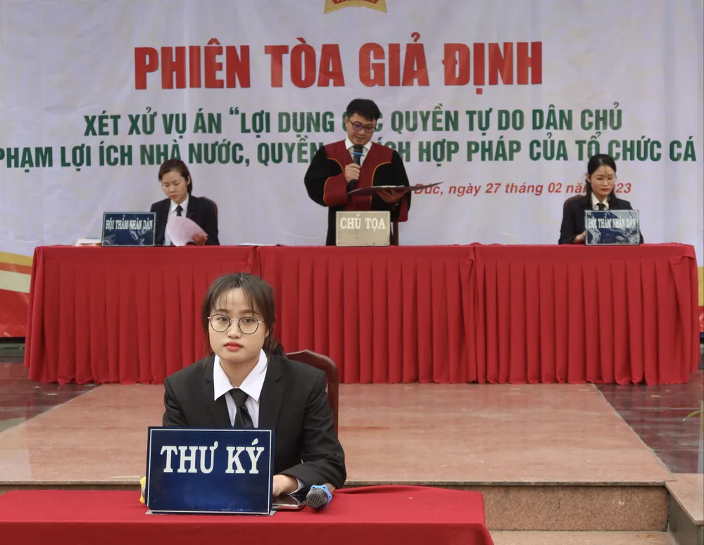 HĐXX của phiên tòa giả định: Ảnh: TRẦN MINH HĐXX của phiên tòa giả định: Ảnh: TRẦN MINH