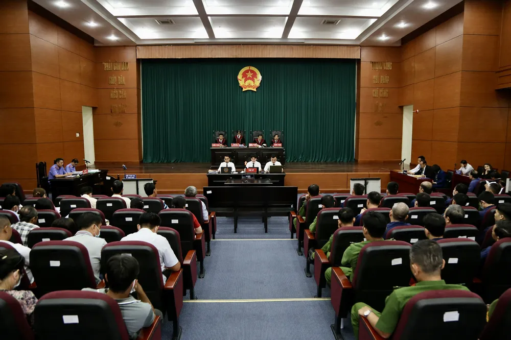 HĐXX bố trí hội trường lớn để xét xử do có rất đông người tham gia tố tụng. Ảnh: TRƯỜNG GIANG HĐXX bố trí hội trường lớn để xét xử do có rất đông người tham gia tố tụng. Ảnh: TRƯỜNG GIANG