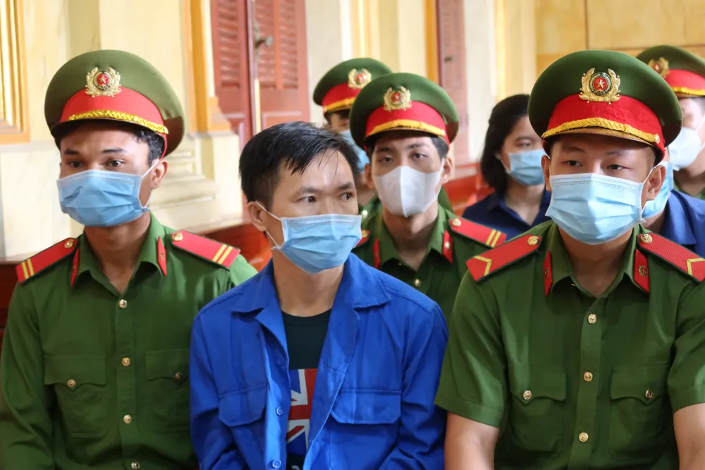 Bị cáo Bàn Văn Dũng (thành viên HĐQT Công ty Gold Time) Bị cáo Bàn Văn Dũng (thành viên HĐQT Công ty Gold Time)