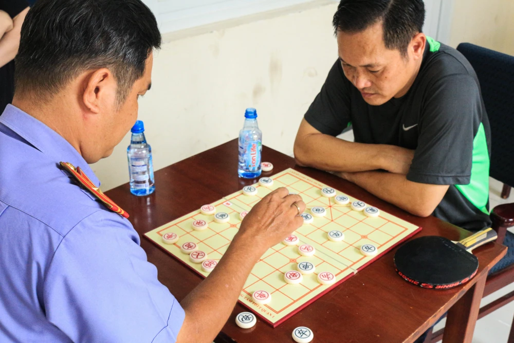 Các vận động viên tranh tài tại môn cờ tướng. Ảnh: THẾ GIANG