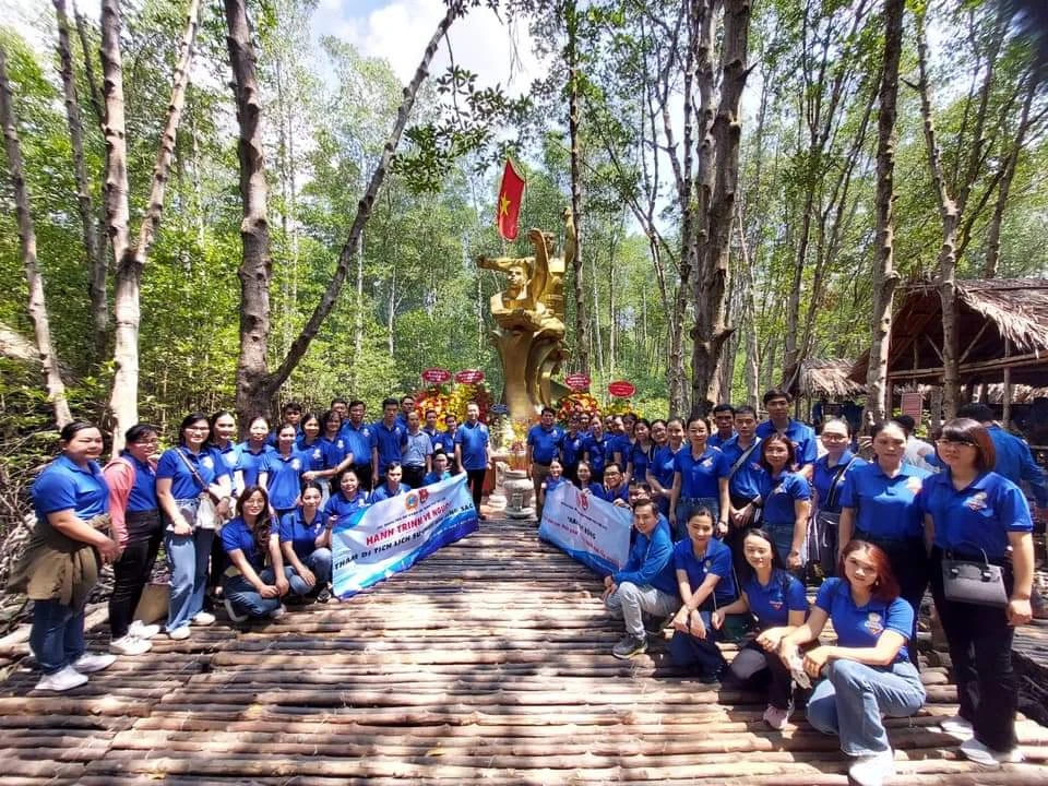 Một trong nhiều hoạt động hưởng ứng Tháng Thanh niên năm 2023 với chủ đề “Tuổi trẻ tiên phong chuyển đổi số” của Chi đoàn TAND TP Thủ Đức. Ảnh: THANH TRÍ/TAND TP THỦ ĐỨC