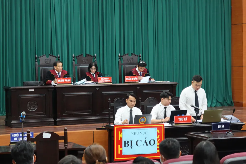 HĐXX trong phiên xử sáng nay (5-4)