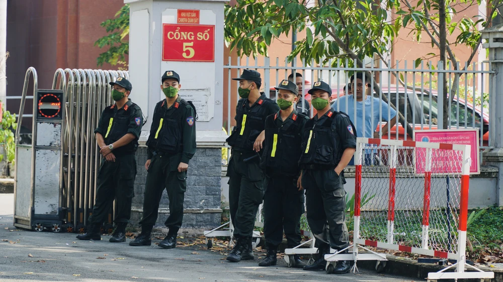 Lực lượng an ninh được huy động để đảm bảo trật tự phiên tòa