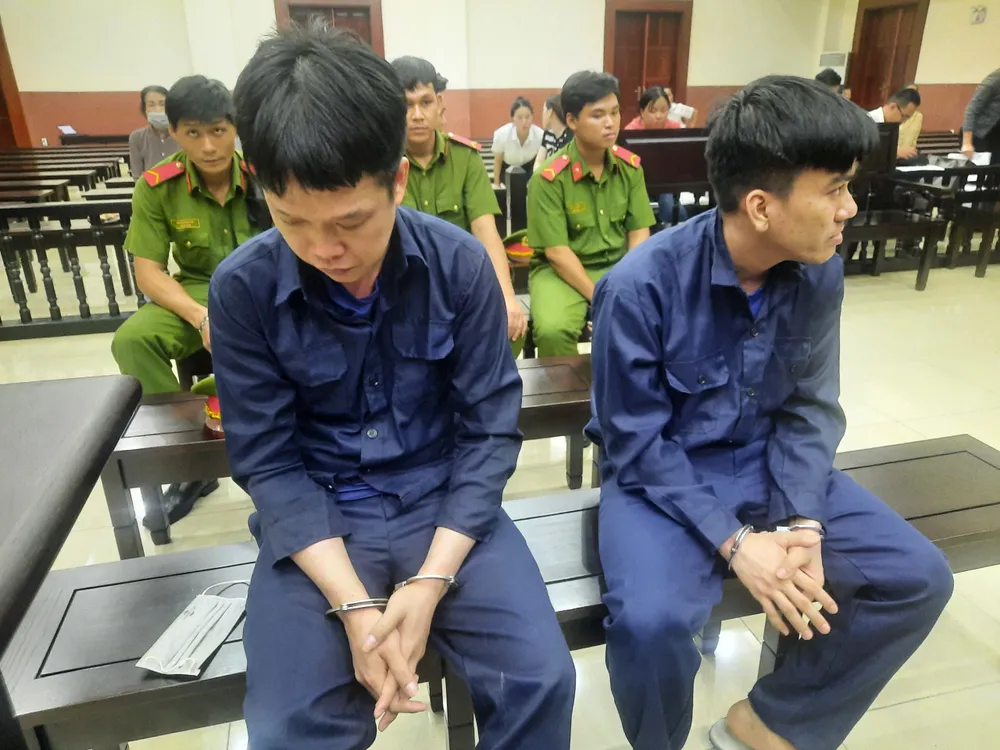Bị cáo Kiệt (trái) và bị cáo Lắm tại phiên tòa phúc thẩm. Ảnh: MINH CHUNG Bị cáo Kiệt (trái) và bị cáo Lắm tại phiên tòa phúc thẩm. Ảnh: MINH CHUNG