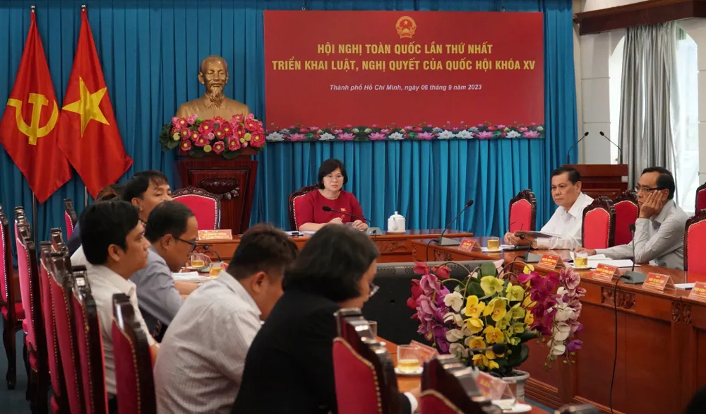 Các đại biểu tham dự hội nghị từ điểm cầu tại Văn phòng Đoàn ĐBQH TP.HCM. Ảnh: BẢO PHƯƠNG