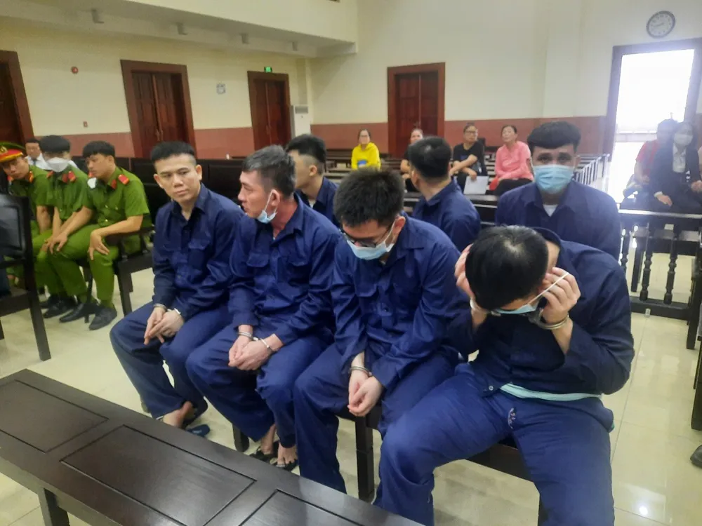 Các bị cáo trong vụ án tại phiên tòa phúc thẩm sáng 24-11. Ảnh: MINH CHUNG đề nghị tăng án Võ Thùy Linh vụ truy sát quân xa lộ
