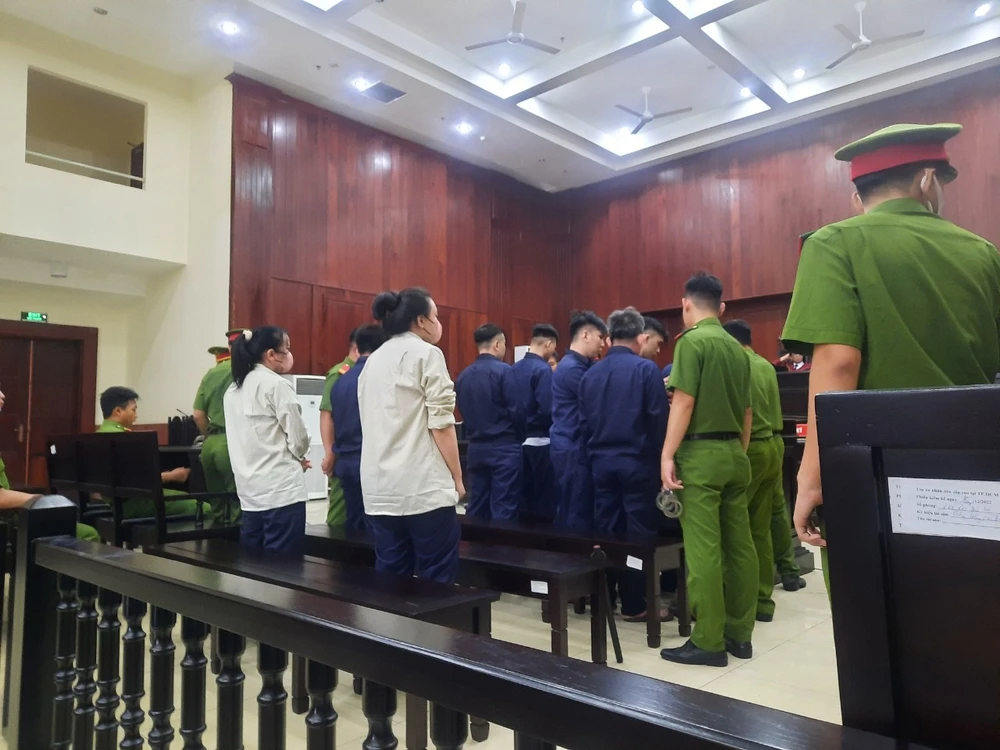 Các bị cáo tại buổi tuyên án chiều 29-11. Ảnh: MINH CHUNG truy sát Quân xa lộ