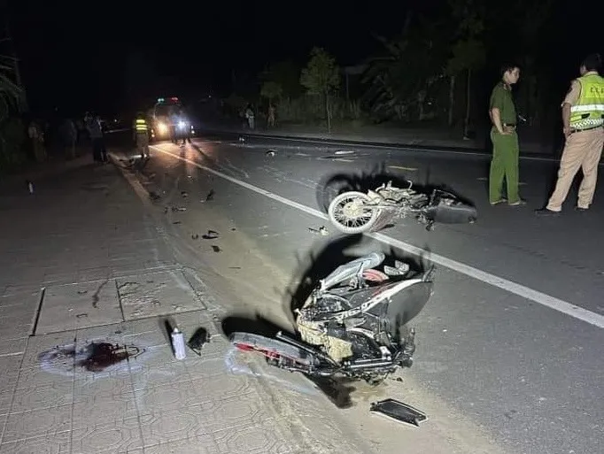 Hiện trường vụ tai nạn khiến 3 người thương vong Lâm Đồng: Dừng xe máy trước nhà, 2 người bị tông thương vong
