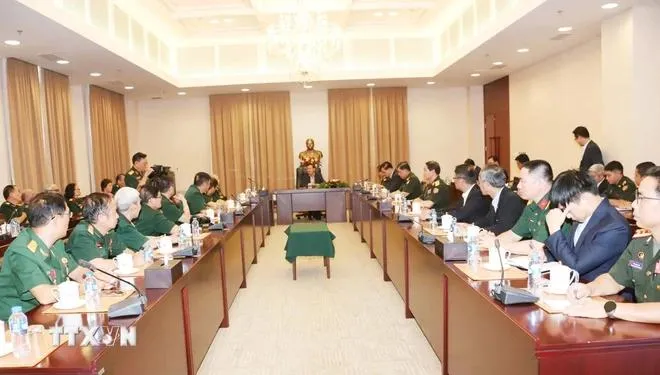 Tổng Bí thư, Chủ tịch nước Lào Thongloun Sisoulith tiếp Đoàn quân tình nguyện và chuyên gia quân sự Việt Nam. Ảnh: Xuân Tú/TTXVN tong-bi-thu-lao-quan-tinh-nguyen.webp