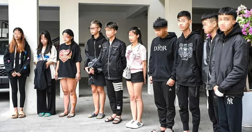 Nhóm thanh thiếu niên bị triệu tập. Ảnh CTV 20 người bị khởi tố vì liên quan vụ xe tông tử vong cô gái ở Hà Nội