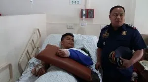 Thoát chết nhờ “đập đá” Samsung E1200 ảnh 1 Thoát chết nhờ “đập đá” Samsung E1200 ảnh 1