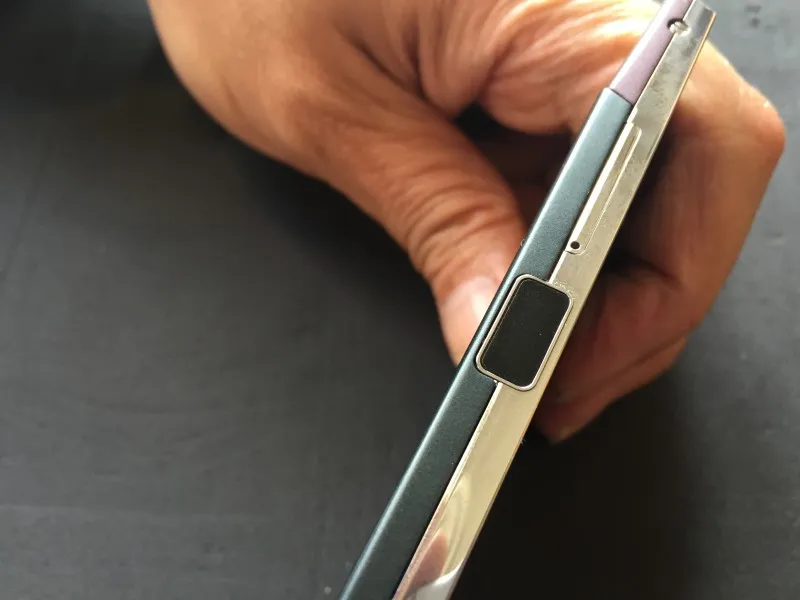 Độc đáo smartphone chế tác khung bằng kim loại lỏng ảnh 3 Độc đáo smartphone chế tác khung bằng kim loại lỏng ảnh 3