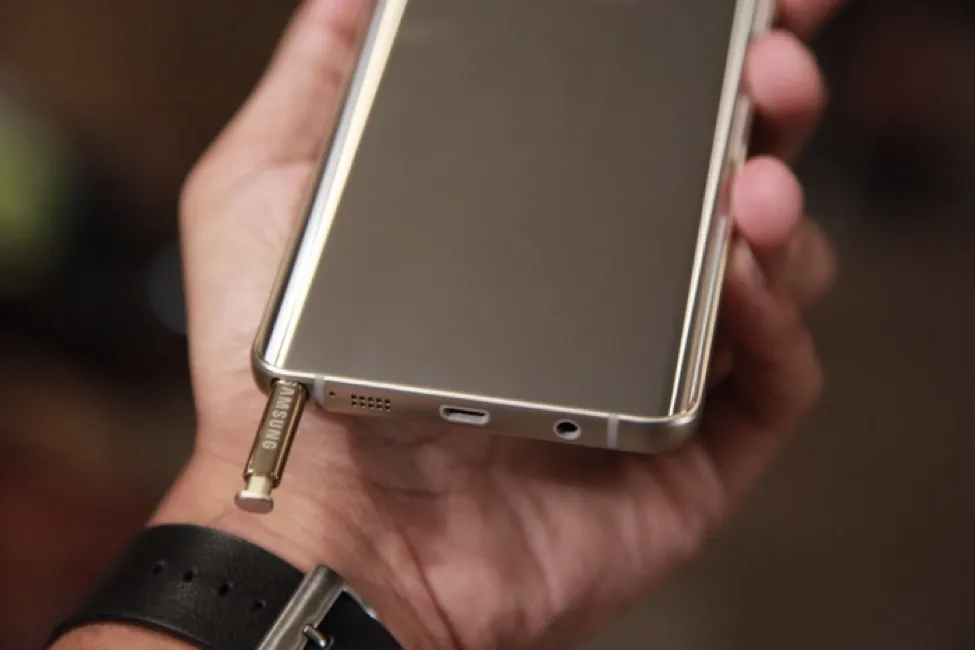 Galaxy Note 5 - Chiếc phablet thanh lịch nhất của Samsung ảnh 2 Galaxy Note 5 - Chiếc phablet thanh lịch nhất của Samsung ảnh 2