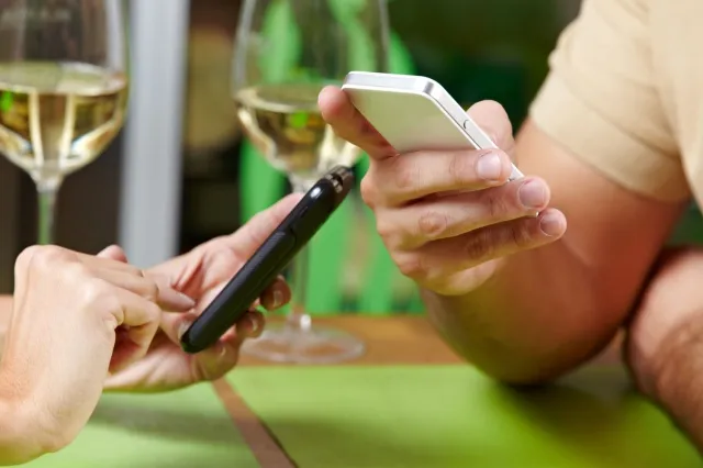 Hẹn hò trên smartphone sẽ dễ bị nhiễm HIV ảnh 1 Hẹn hò trên smartphone sẽ dễ bị nhiễm HIV ảnh 1