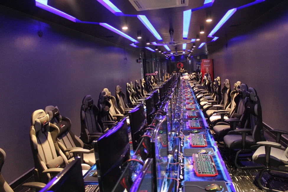 Lộ diện phòng máy 'khủng' nhất miền Bắc ảnh 2